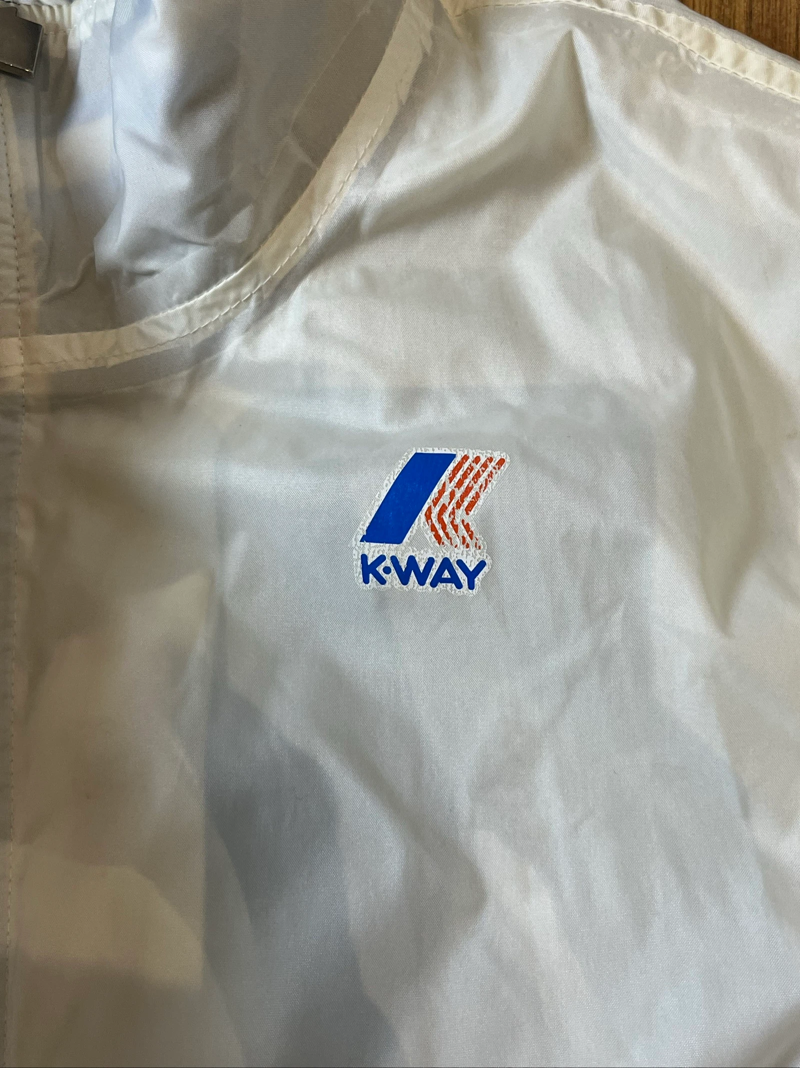 Witte windjas met geborduurd logo opstaande kraag - K-Way - maat M - goede staat – photo 2